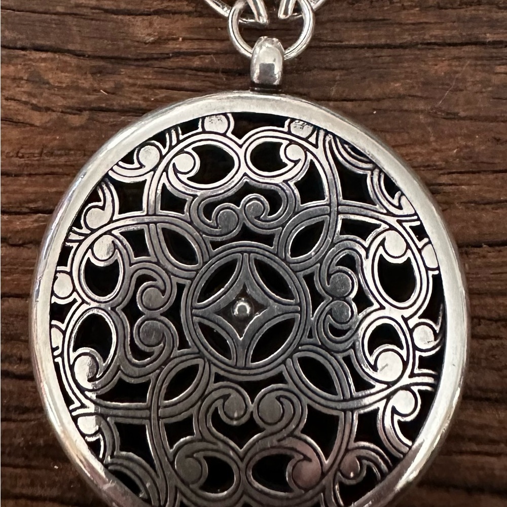 BRIGHTON ❤️ “London Groove” Medallion Pendant Necklace - Picture 4 of 6